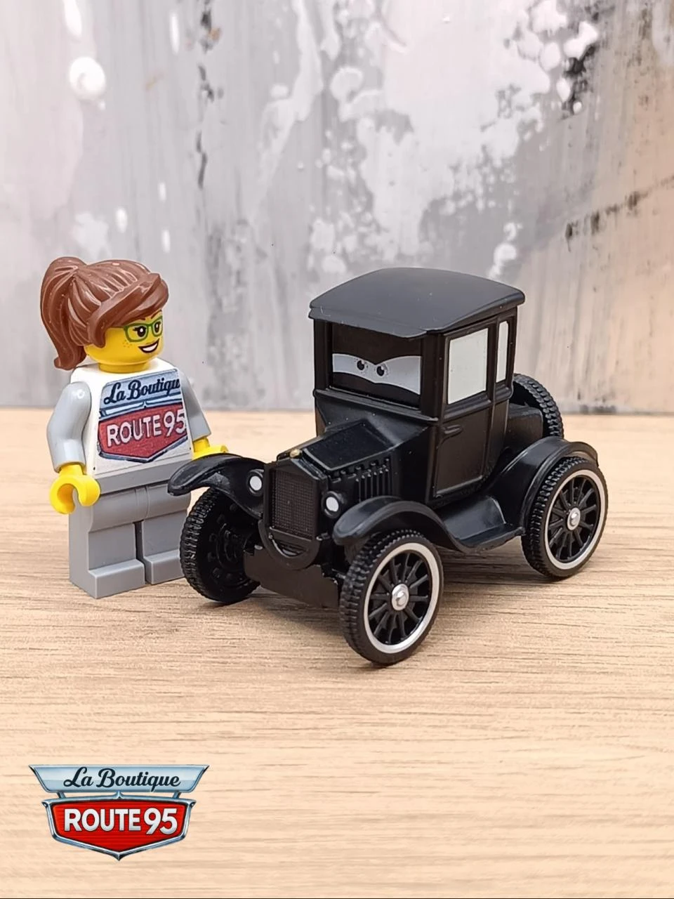 Voiture Cars Lizzie - Jouet neuf (CHS07)